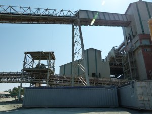 Conveyor belt on which the kimberlite travels